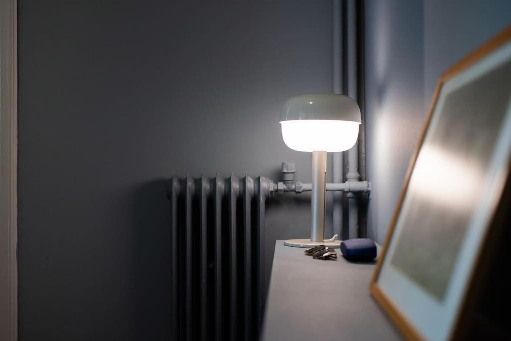 Tranquility Downtown Athens Apartment Bagian luar foto
