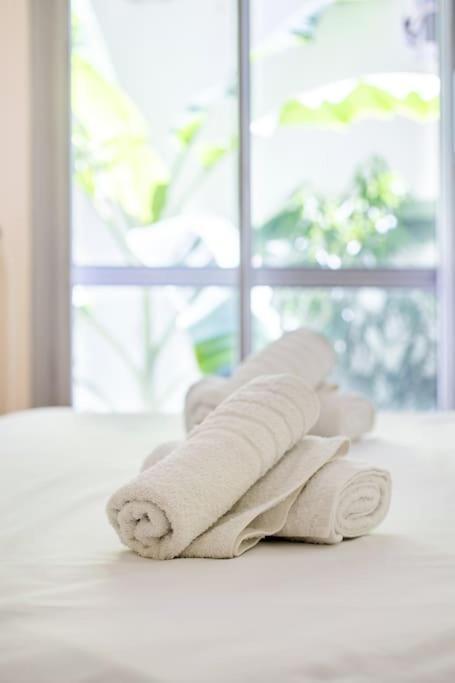 Tranquility Downtown Athens Apartment Bagian luar foto