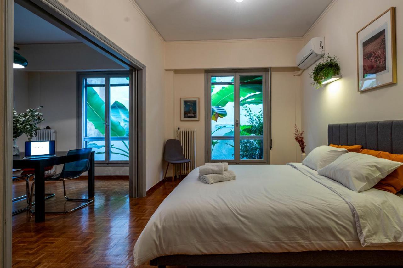 Tranquility Downtown Athens Apartment Bagian luar foto