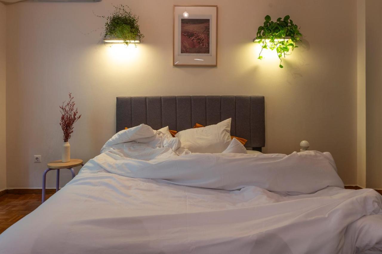 Tranquility Downtown Athens Apartment Bagian luar foto