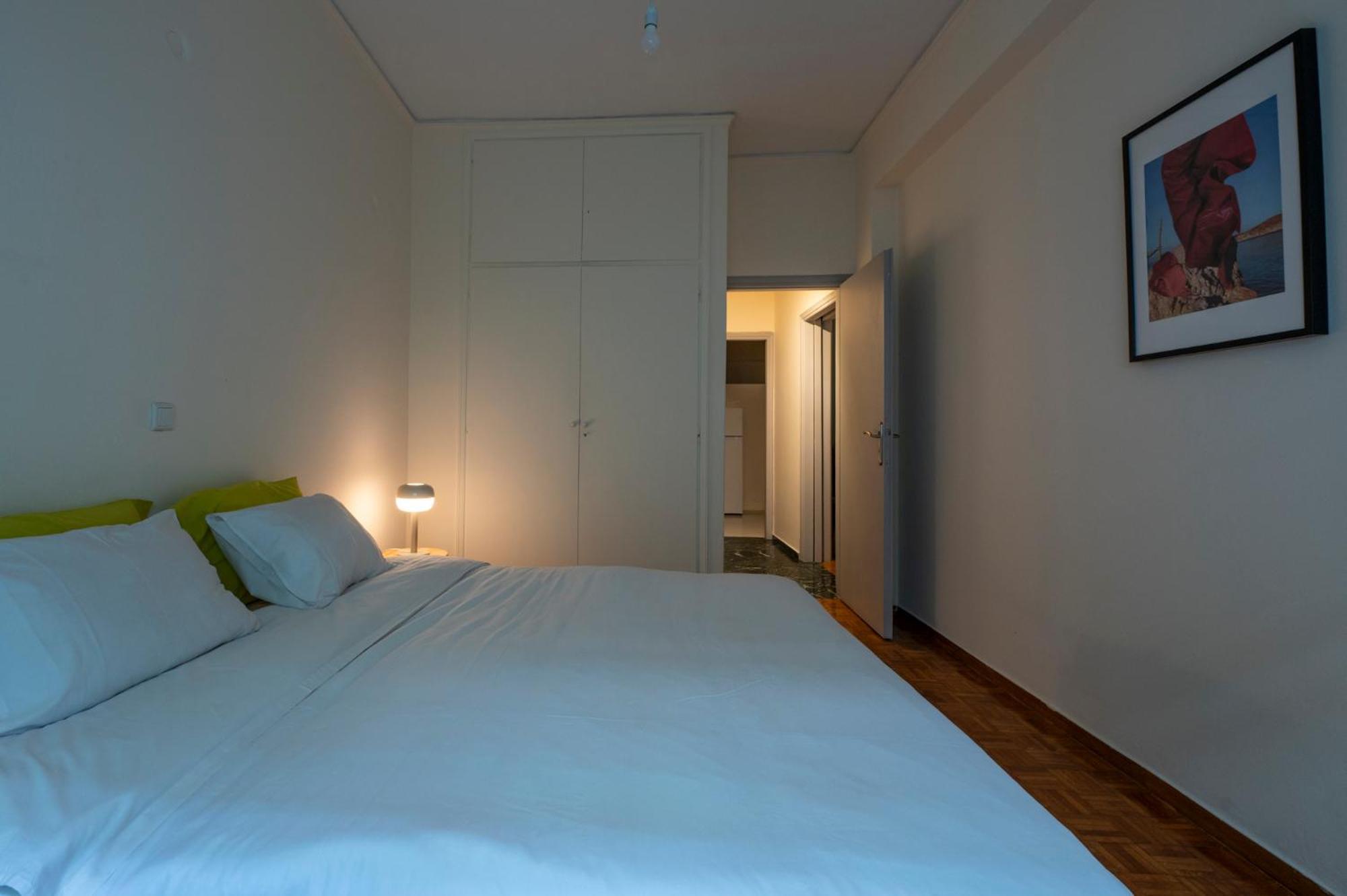 Tranquility Downtown Athens Apartment Bagian luar foto