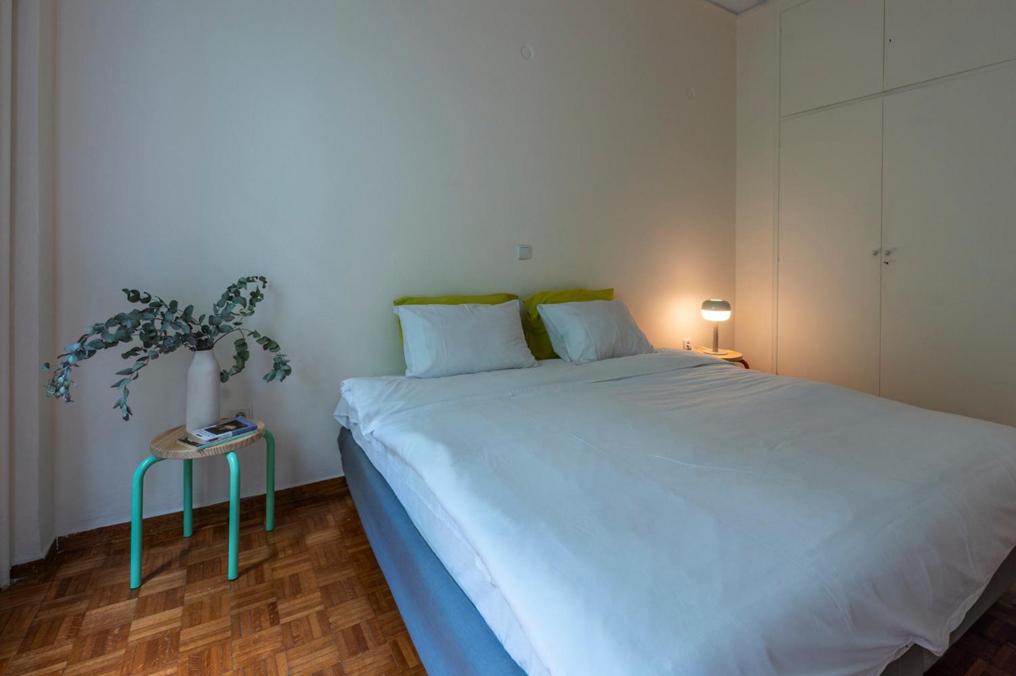 Tranquility Downtown Athens Apartment Bagian luar foto